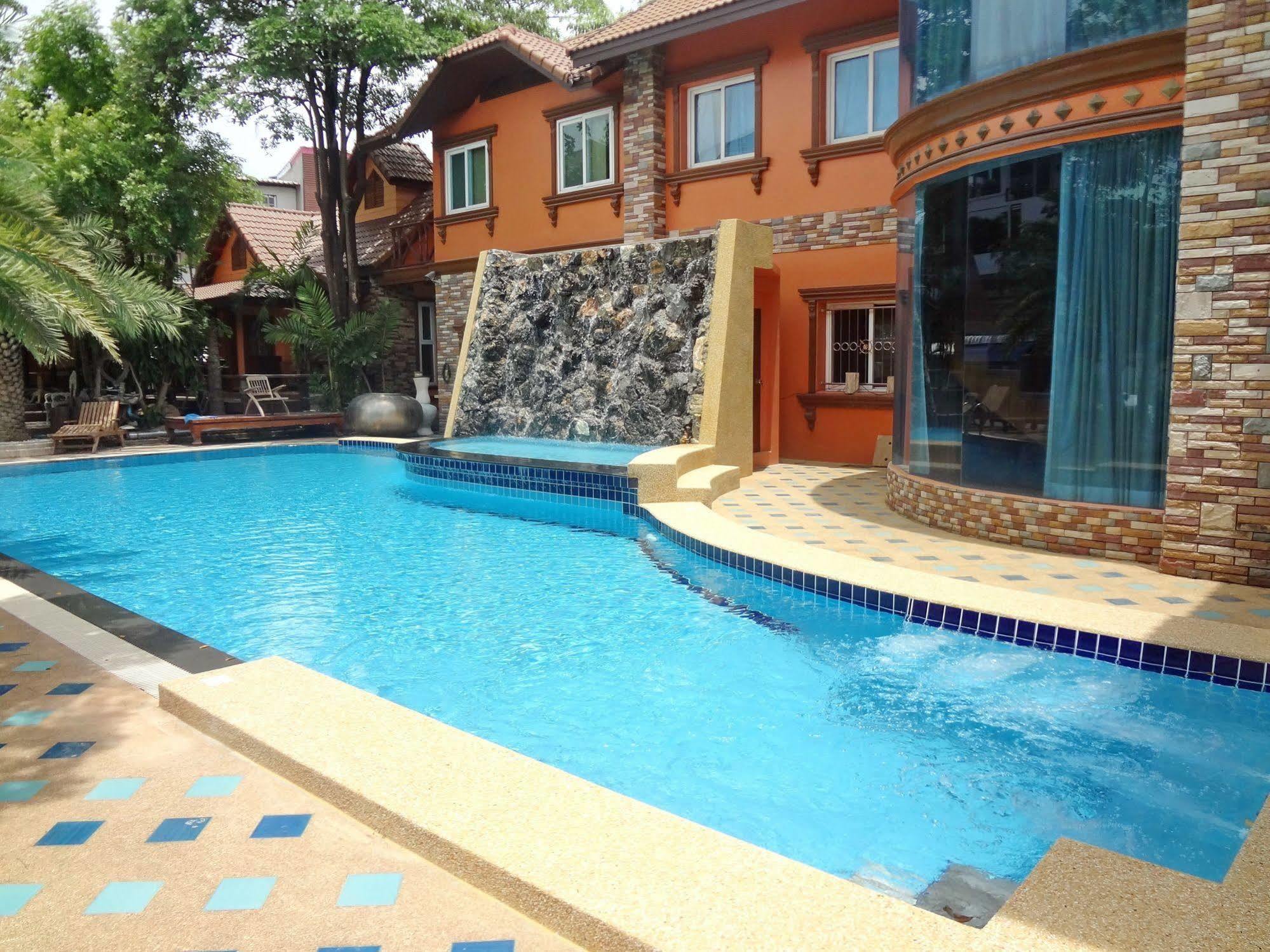 Khunsri Resort Art Boutique Hotel Pattaya Exterior photo