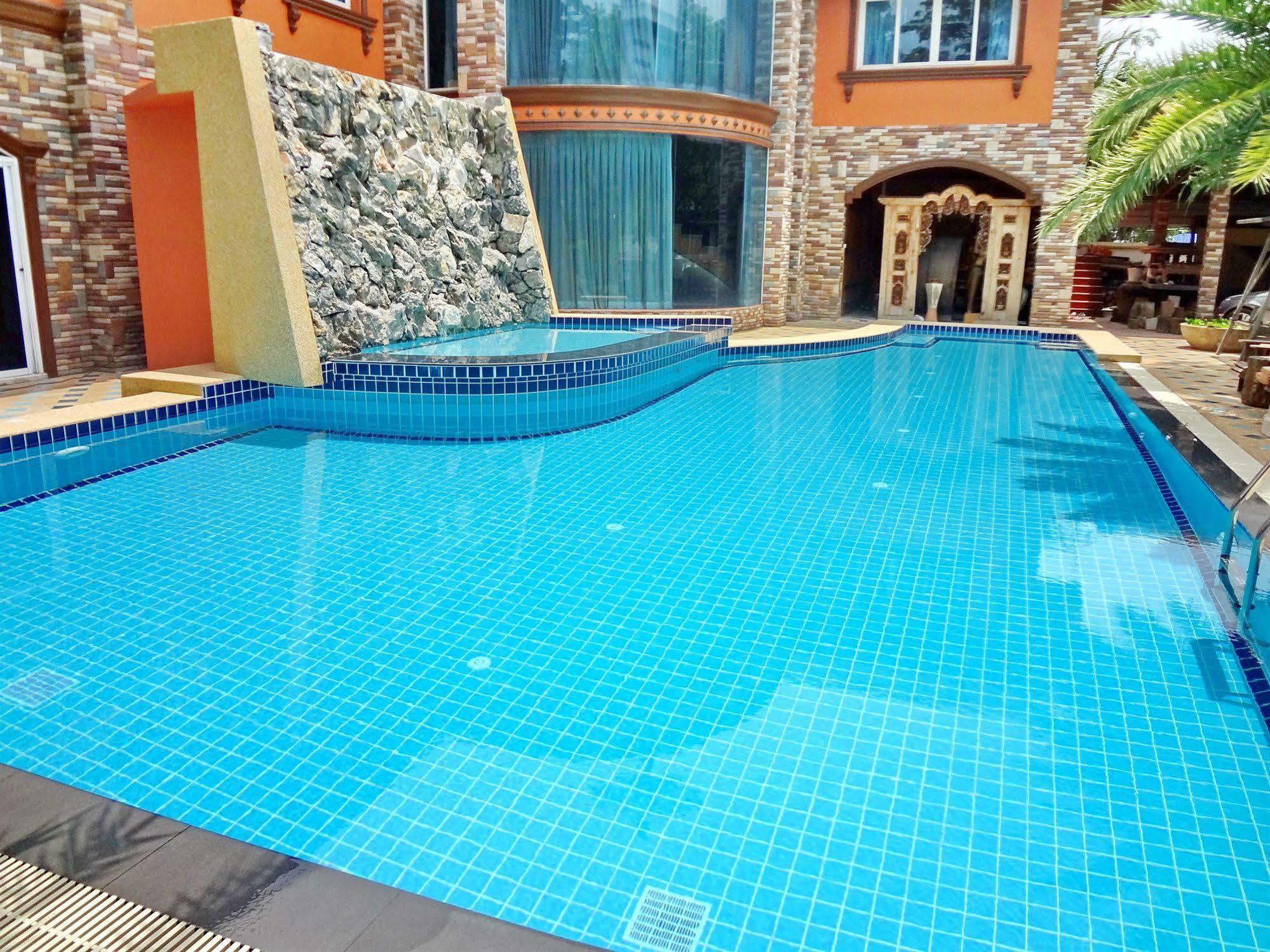 Khunsri Resort Art Boutique Hotel Pattaya Exterior photo